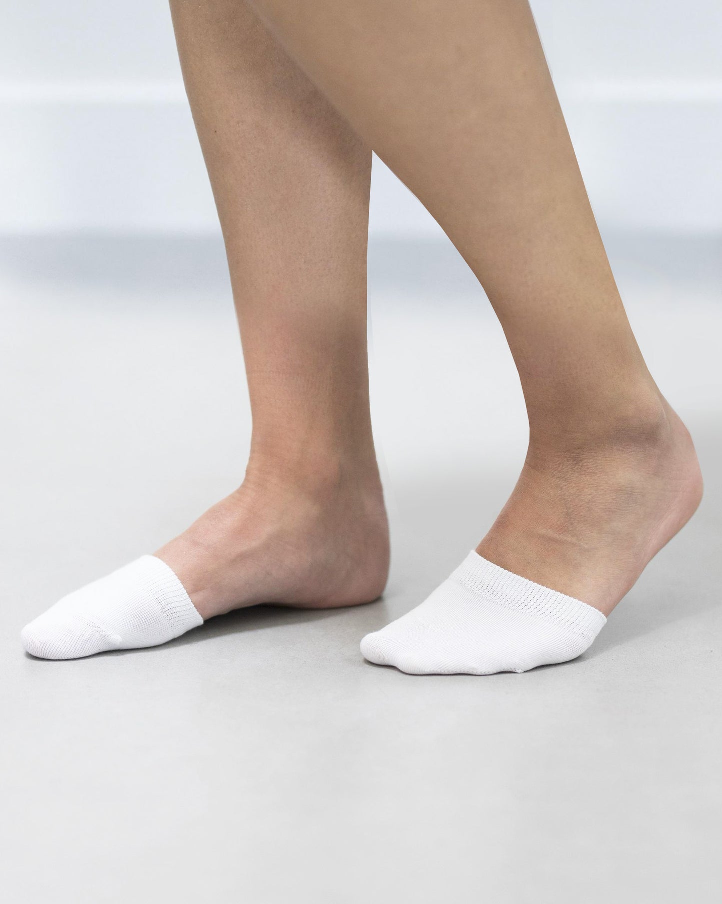 Bonnie Doon Toe Cover BE311000 - White cotton toe sock perfect for wearing with mules or sling back shoes