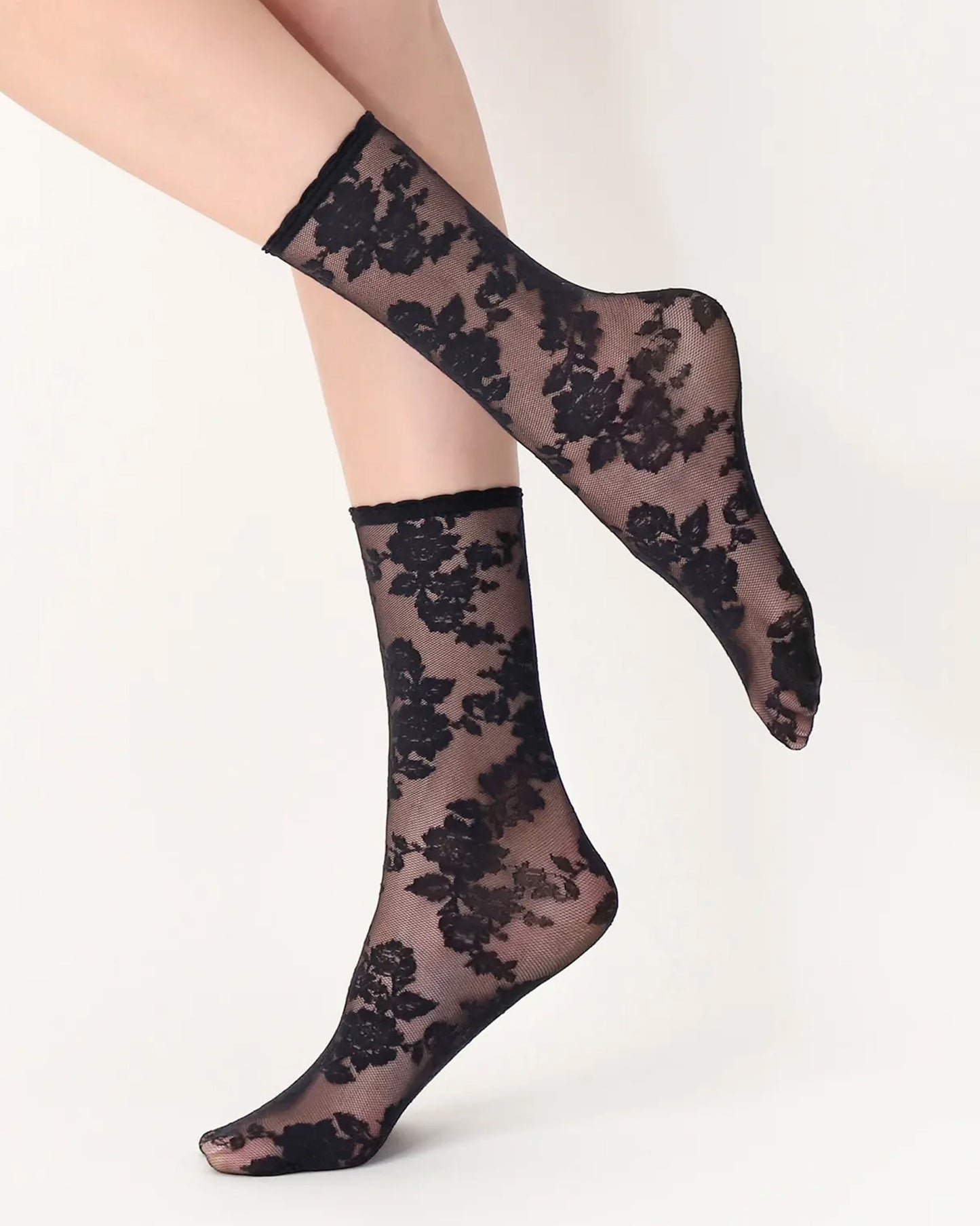 Oroblù Little Roses Sock - Sheer black fashion ankle socks with a woven floral lace style pattern and scalloped edge elasticated cuff.