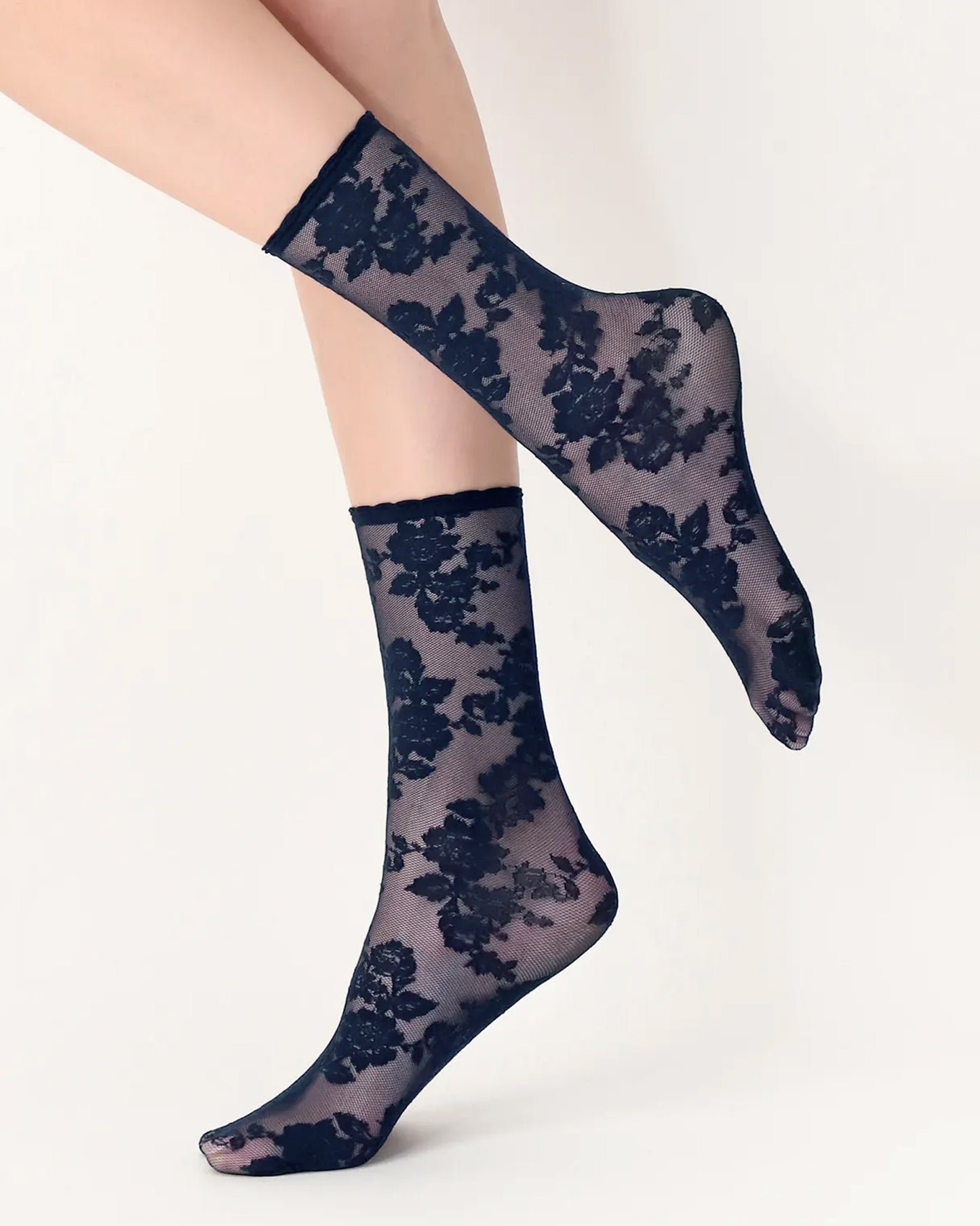 Oroblù Little Roses Sock - Sheer navy fashion ankle socks with a woven floral lace style pattern and scalloped edge elasticated cuff.