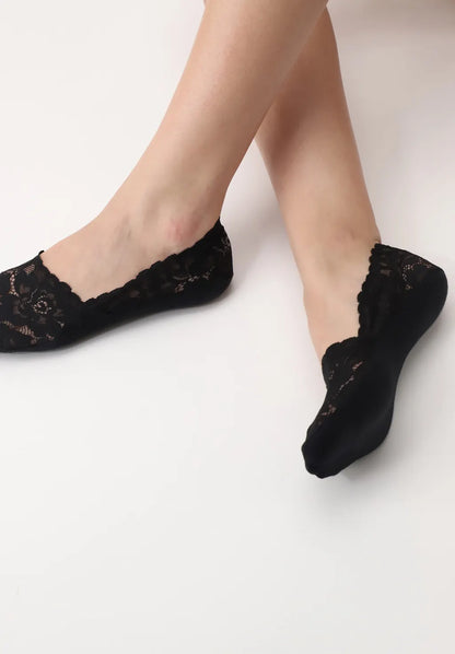 Oroblù Lacy No Show Socks - Black floral lace invisible sock made of soft lace with breathable cotton sole and non-slip silicone grip on the heel.