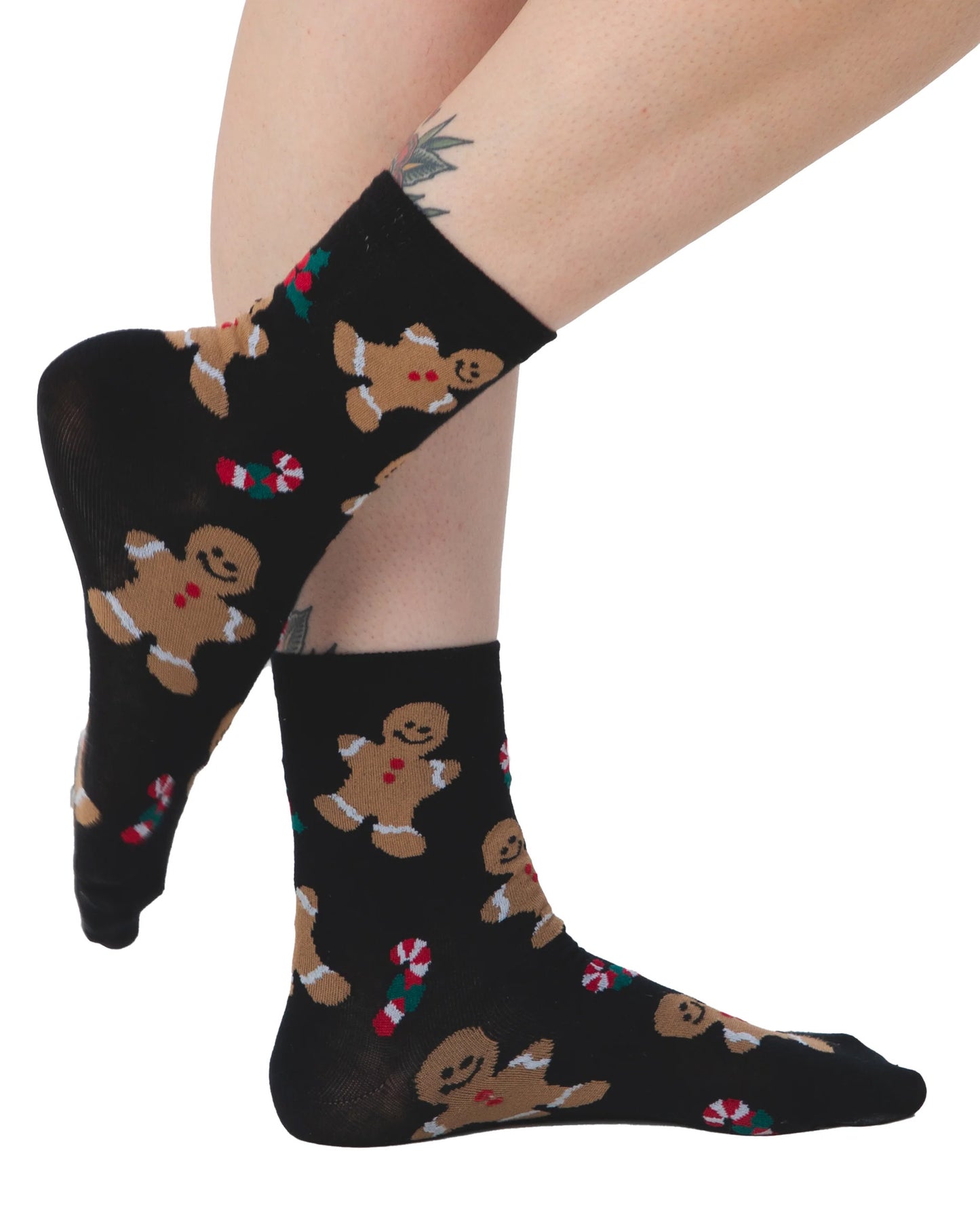 Pamela Mann Gingerbread Socks - Black cotton mix ankle socks with a Christmas themed pattern of gingerbread men and holly. Side view