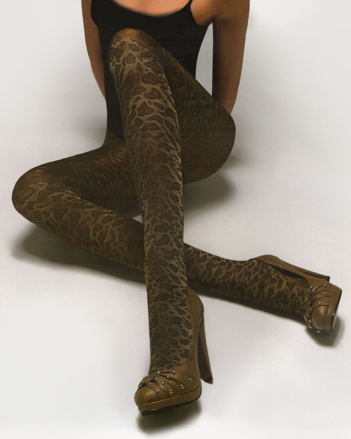 Silvia Grandi Leo Tights - Brown/bronze and black opaque fashion tights with a leopard print style pattern, glossy finish, hygienic cotton gusset, fat seams and comfort waist band. Worn with black body-top and bronze high heels.