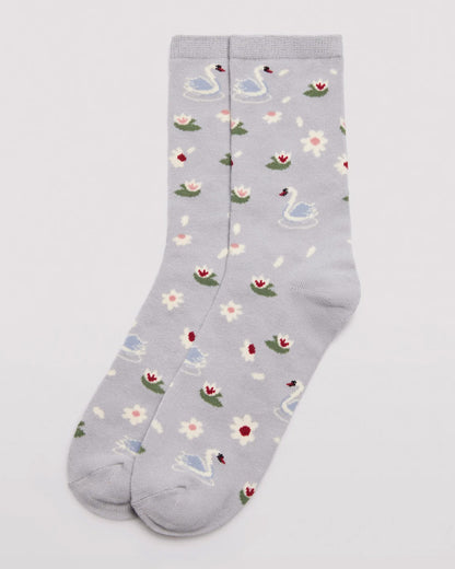 Ysabel Mora 12205 Swam Socks - Light grey crew length cotton ankle socks with an all over pattern of swans, flowers, lily pads and a plain elasticated cuff, shaped heel and flat toe seam.