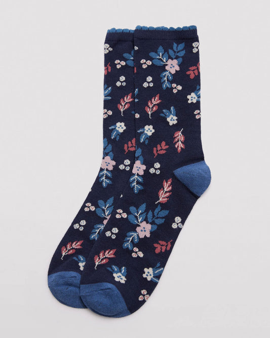 Ysabel Mora 12206 Flowers & Berries Sock - Navy crew length cotton ankle socks with an all over pattern of flowers and berries in shades of blue, dirty pink and cream with a blue scalloped edge elasticated cuff, blue shaped heel and flat toe seam.