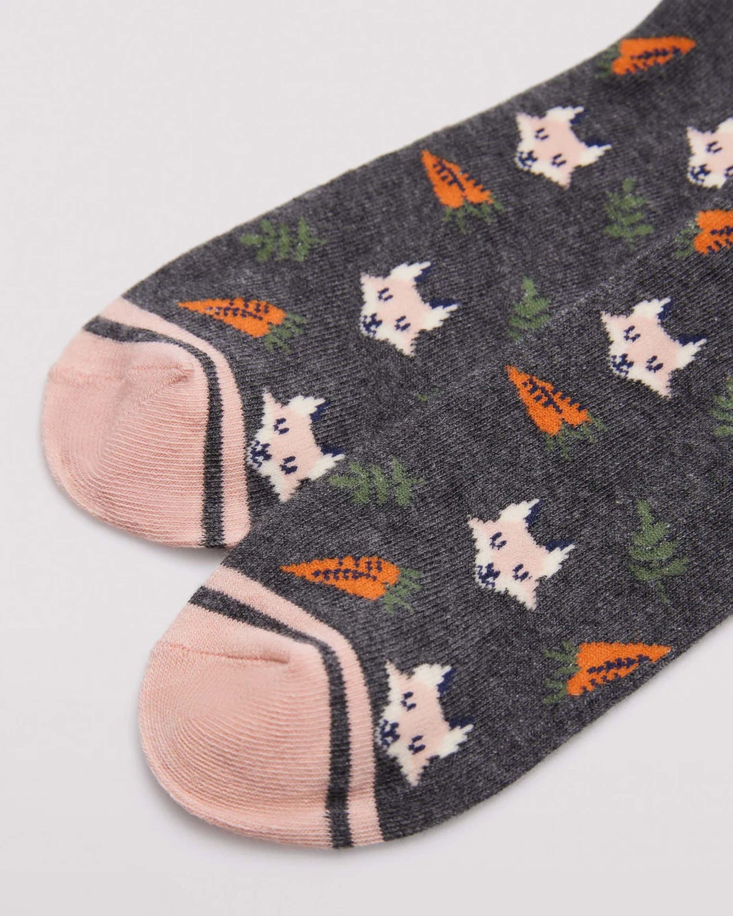 Ysabel Mora 12212 Fox & Carrot Socks - Dark grey crew length cotton ankle socks with an all over pattern of foxes, carrots and leaves, flat toe seam detail.