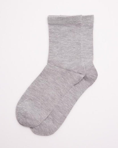 Ysabel Mora 12348 Bambú Sin Puno Sock - No cuff quarter high bamboo socks with shaped heel and flat toe seam, available in black, navy and grey.