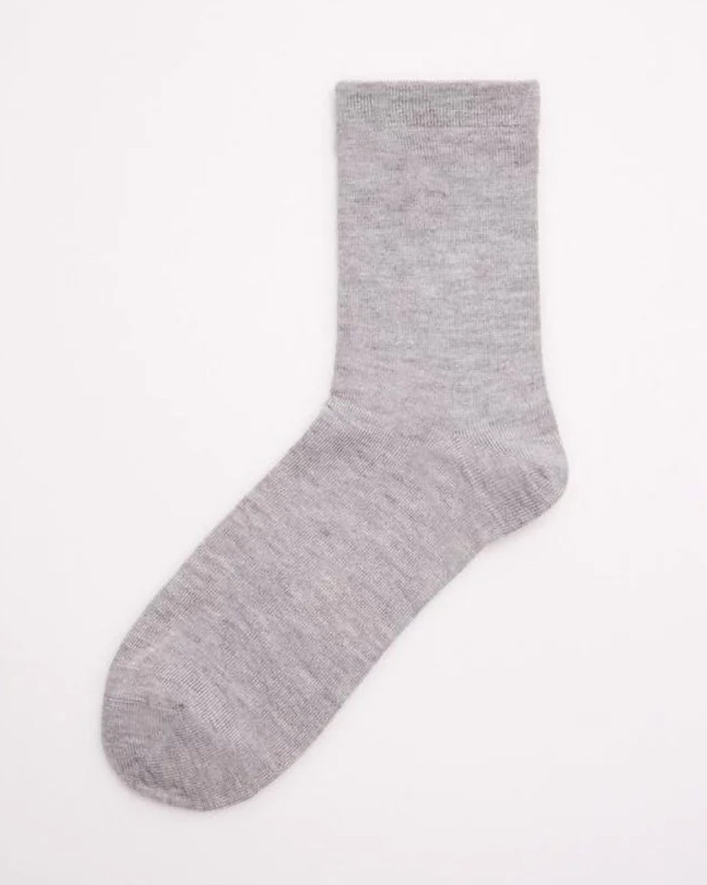 Ysabel Mora 12348 Bambú Sin Puno Sock - No cuff quarter high bamboo socks with shaped heel and flat toe seam, available in black, navy and grey.