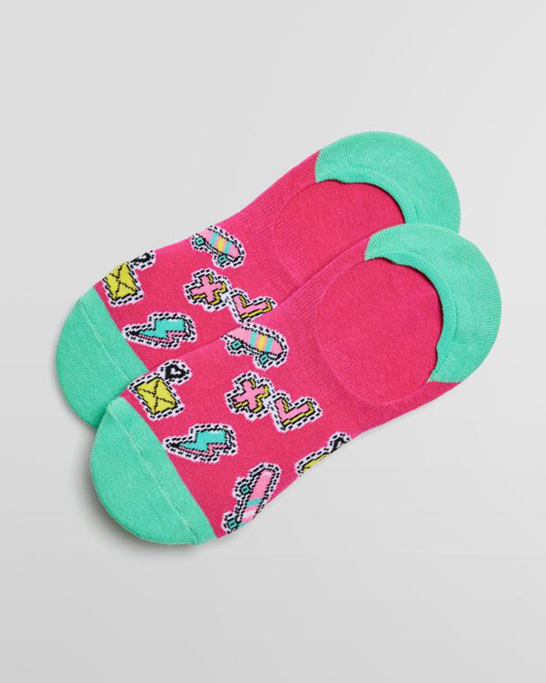 Ysabel Mora 12865 90's Graphic Footies - Pink cotton no show sneaker socks with a 90's style pixelated graphic symbols including skateboards, envelopes, lightning bolts etc. in shades of pink, yellow, turquoise, white and black, turquoise green heel and toe and anti-slip silicone grip on heel.