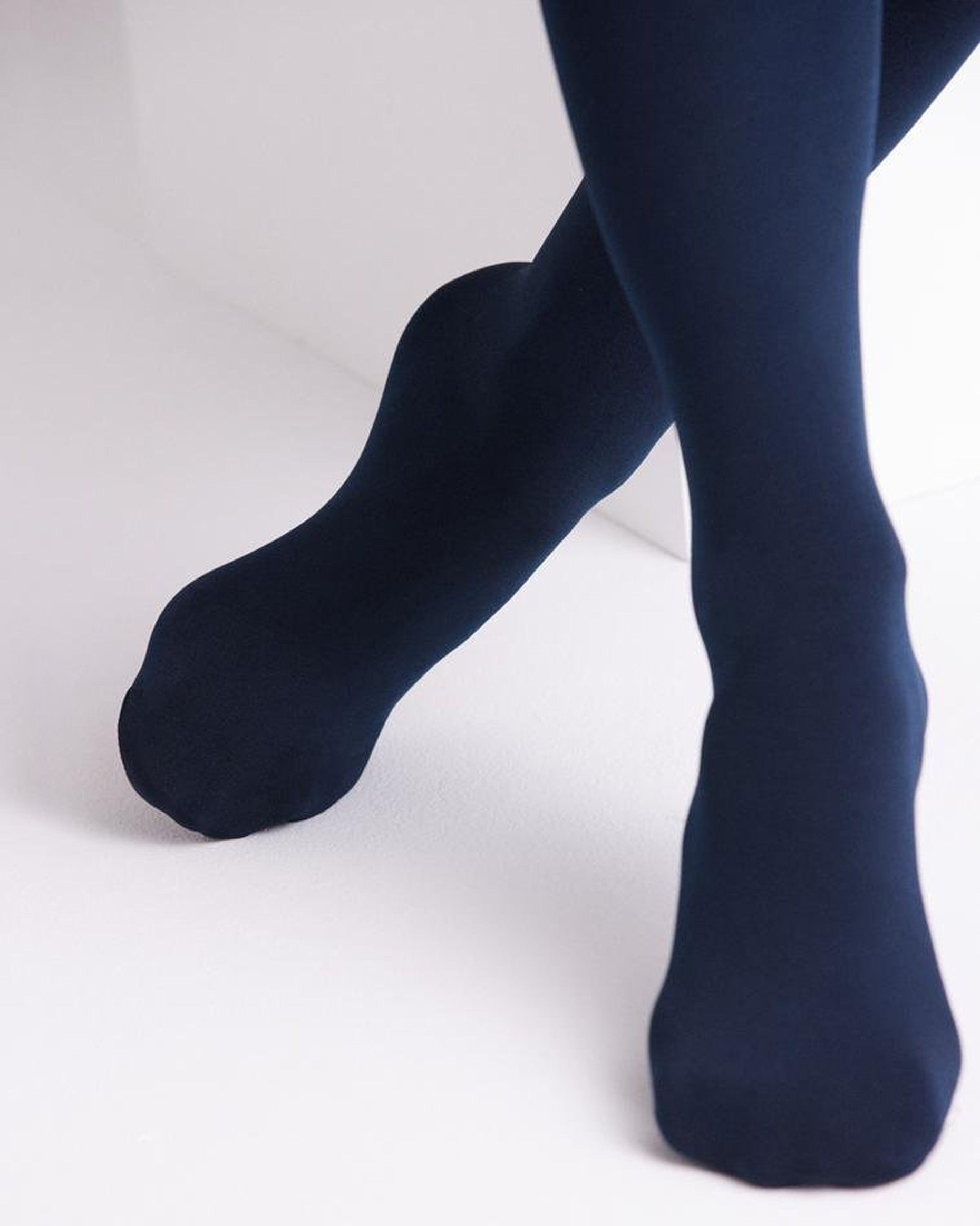 Ysabel Mora 15841 Thermal Minimedia - warm fleece lined knee-high socks in navy blue. Close up of toes.