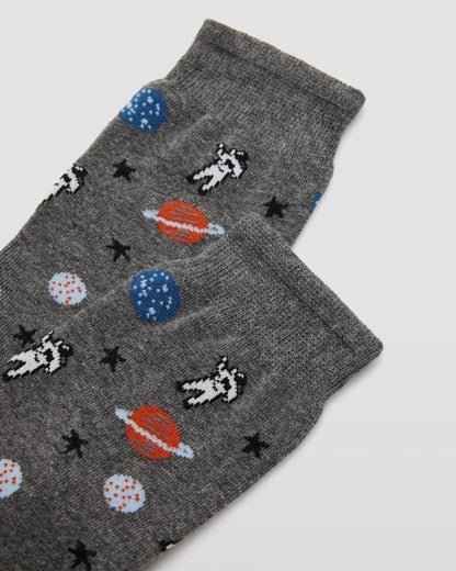 Ysabel Mora 22154 Astronaut Sock - Grey cotton crew length ankle socks with an all over space themed pattern of astronauts, stars, moons and planets with soft anti-pressure cuffs.