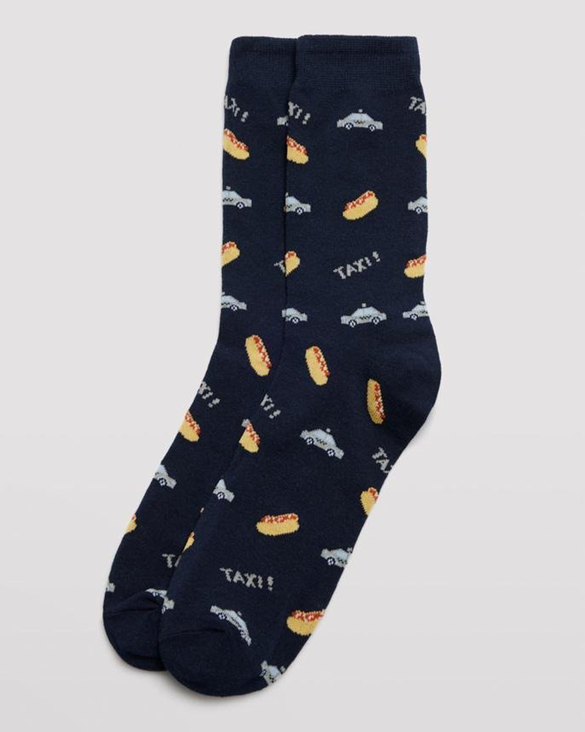 Ysabel Mora 22154 New Yok - Navy cotton crew length ankle socks with an all over pattern of hot dogs and taxis with soft anti-pressure cuffs.