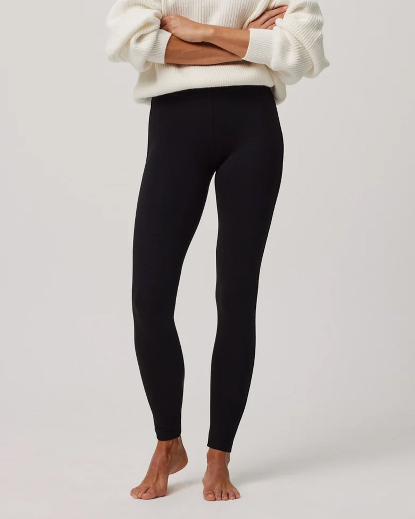 Ysabel Mora - 70215 Cotton Leggings in black.