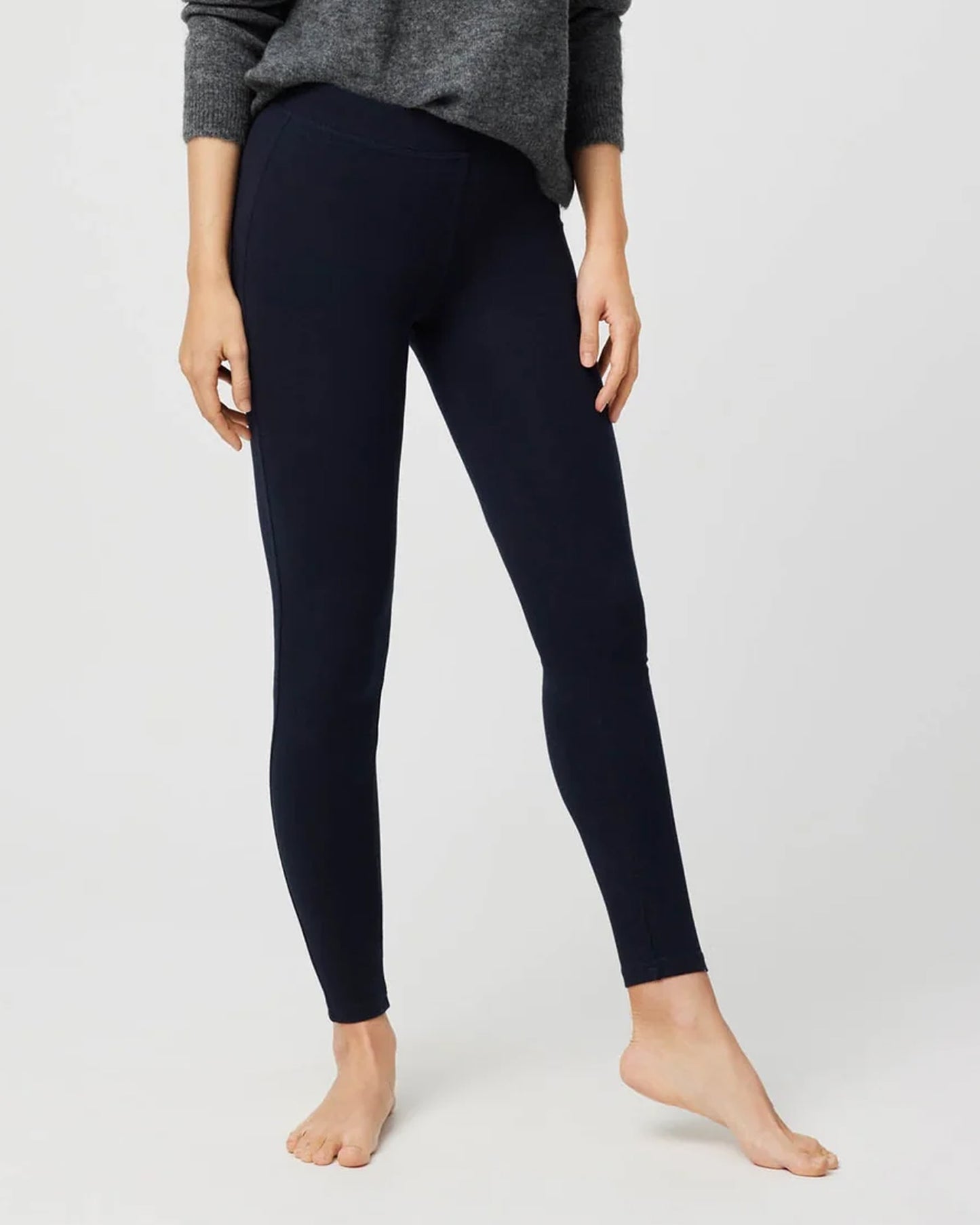 Ysabel Mora - 70215 Cotton Leggings in navy blue. 