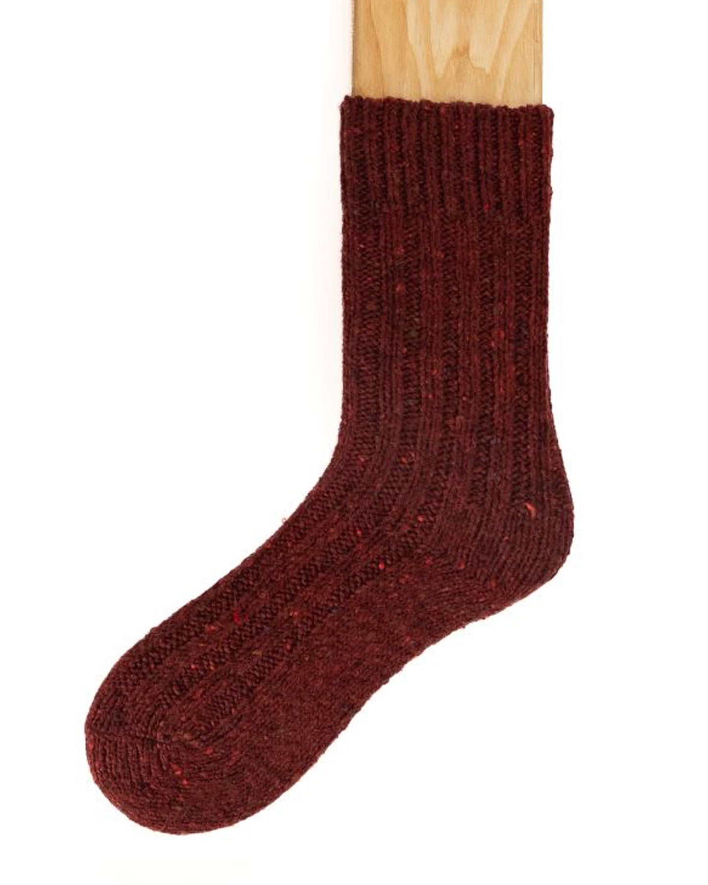 Chunky wine burgundy coloured ribbed knitted wool mix ankle socks with plain sole and a fleck throughout. Made in Ireland by Connemara Socks.