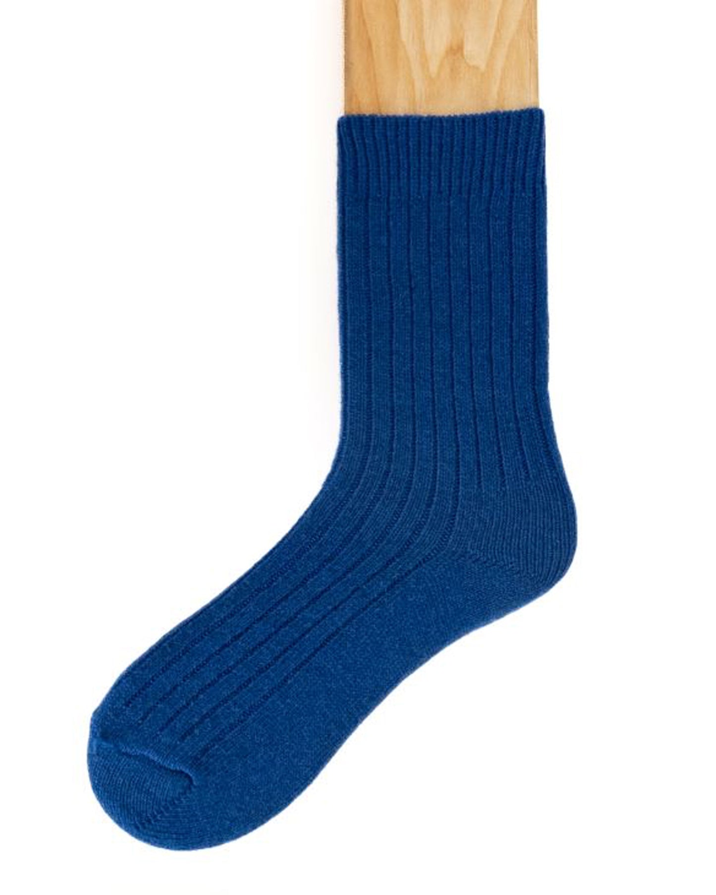 Connemara Merino Socks - Dark blue ribbed knitted ankle socks with plain sole, made with a mix of warm merino wool.