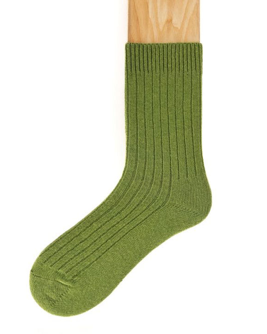 Connemara Merino Socks - Light green ribbed knitted ankle socks with plain sole, made with a mix of warm merino wool.