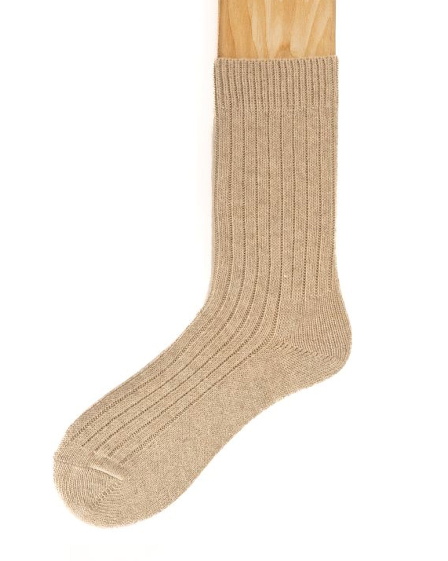 Connemara Merino Socks - Beige oat ribbed knitted ankle socks with plain sole, made with a mix of warm merino wool.