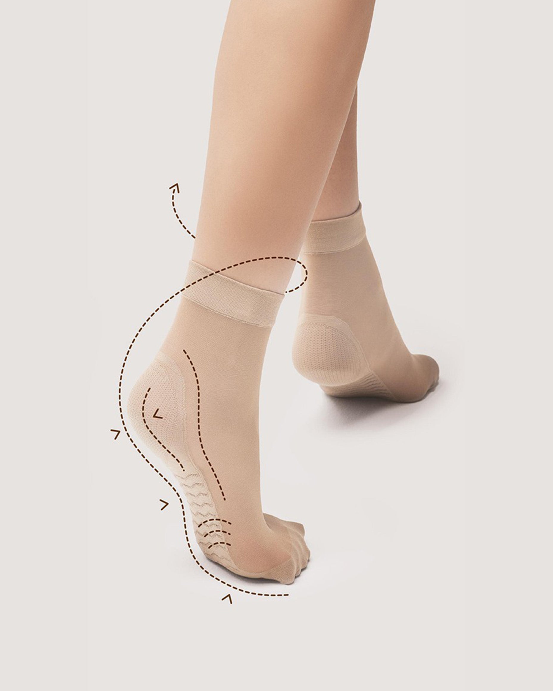 Fiore Massage 20 Den - Sheer ankle socks with a prophylactic foot-massage effect on the sole and a non-pressure comfort cuff. Made with Silver Fresh Technology which helps keep skin fresh and dry.