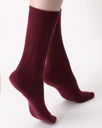 Oroblù Gwen Sock - Ultra soft and warm wool knitted ankle high socks with a cable knit style pattern in wine bordeaux burgundy colour.