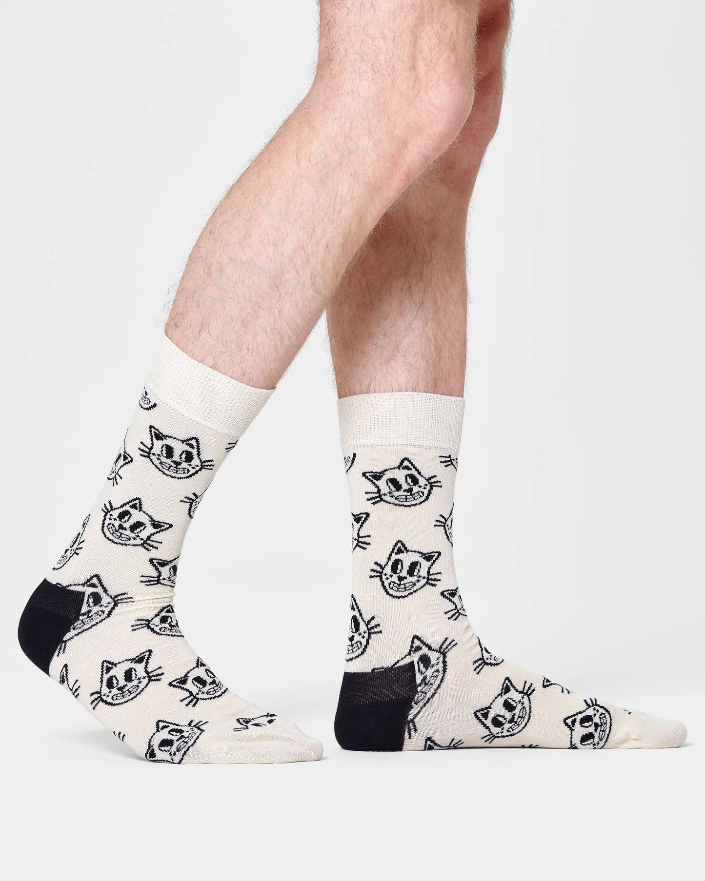 Happy Socks Cat Sock - Men's cream cotton mix crew length ankle socks with a cartoon cat face pattern in black with a black heel.