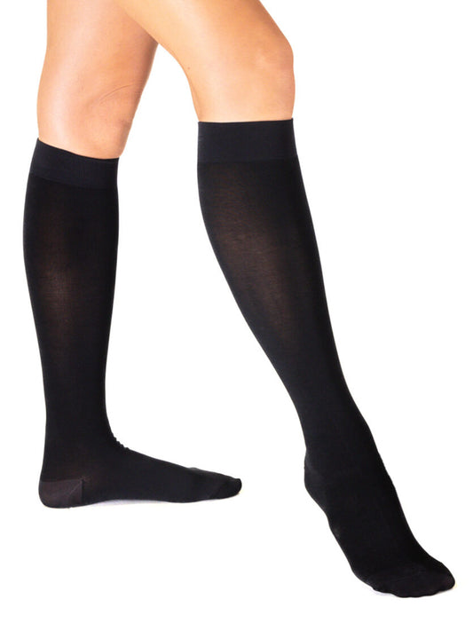 Ibici Active Sock - Women's black business & travel knee-high socks with medium graduated compression, in ecological Tencel yarn of cellulosic origin. Soft on the skin, breathable, light and comfortable with antibacterial effect on the skin, anatomical heel, soft and comfortable elastic edge.