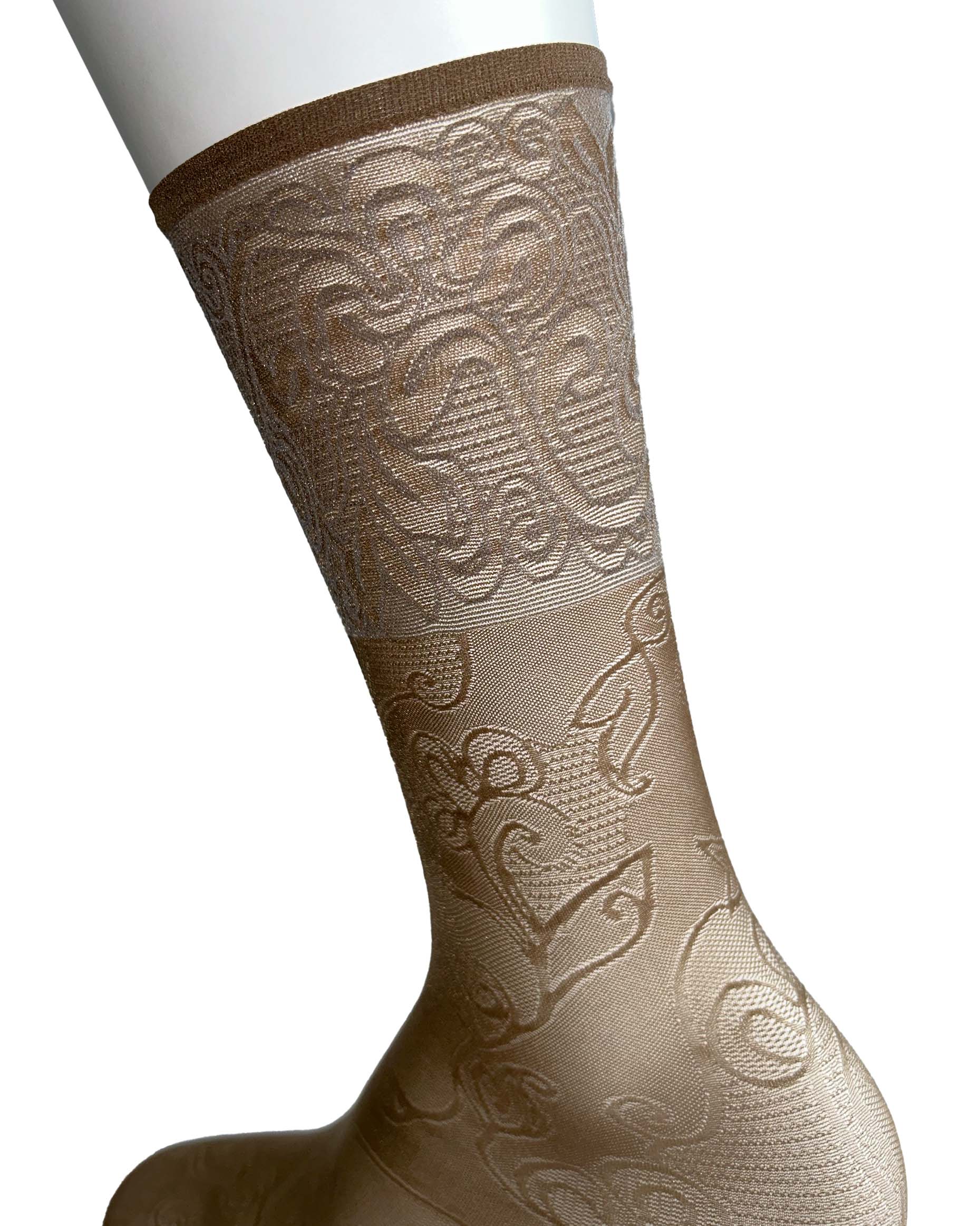 Omsa Decorate Calzino - Semi-sheer dark tan fashion ankle socks with a paisley style pattern and deep elasticated comfort cuff with an off white lace style pattern.