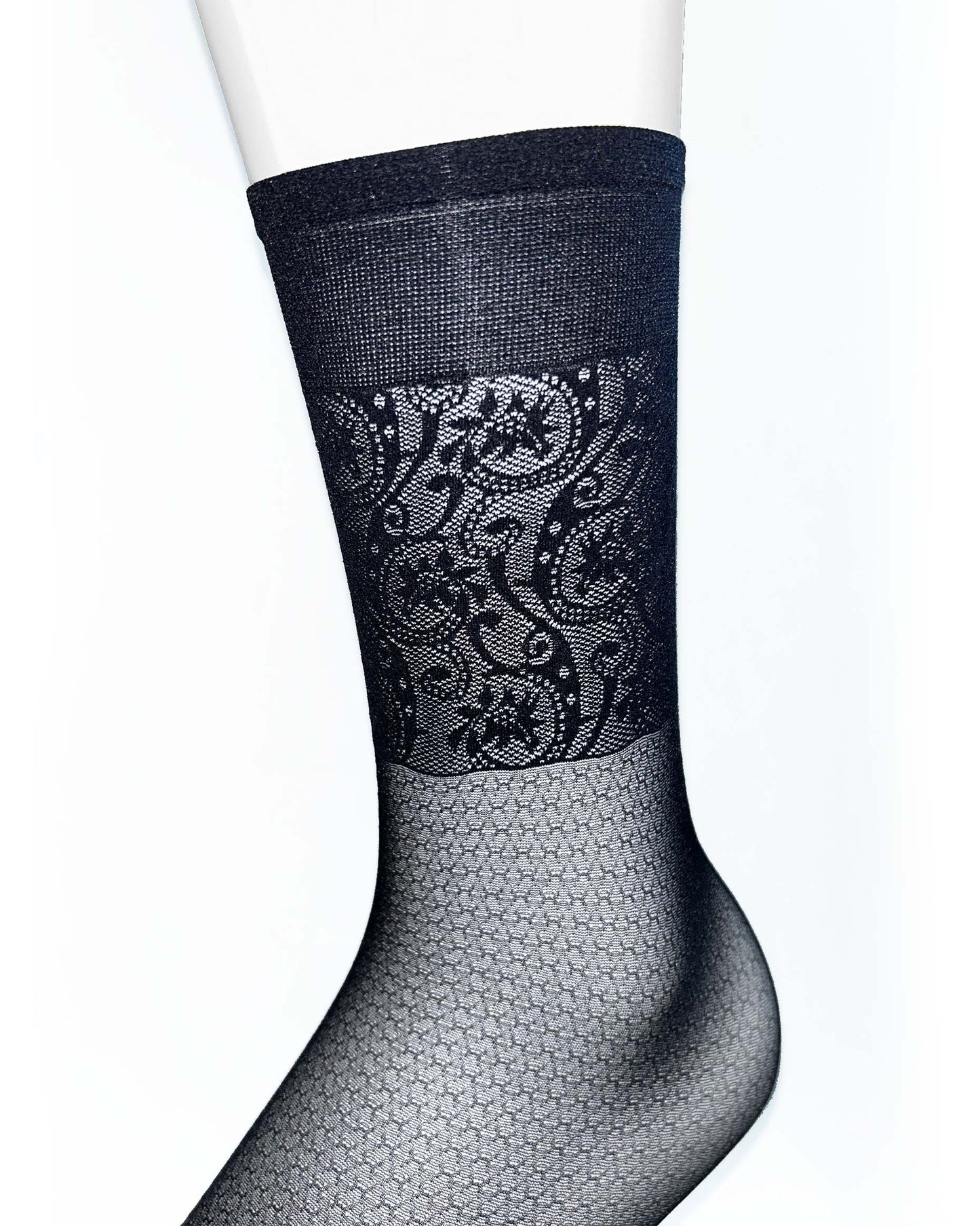 Omsa Gallantly Calzino - Sheer black fashion ankle socks with an enclosed fishnet or honeycomb style pattern, swirly floral lace style design around the ankle and plain deep elasticated comfort cuff, detail.