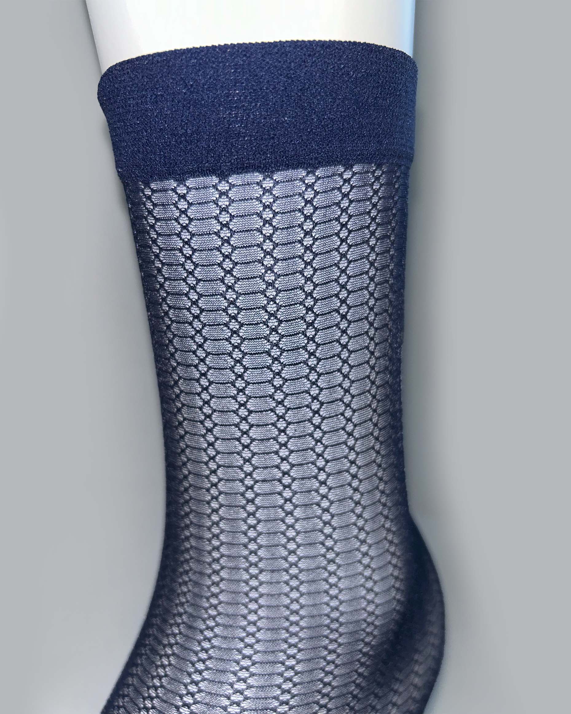 Omsa Stage Calzino - Sheer navy fashion ankle socks with a micro geometric honeycomb style pattern and plain elasticated comfort cuff.