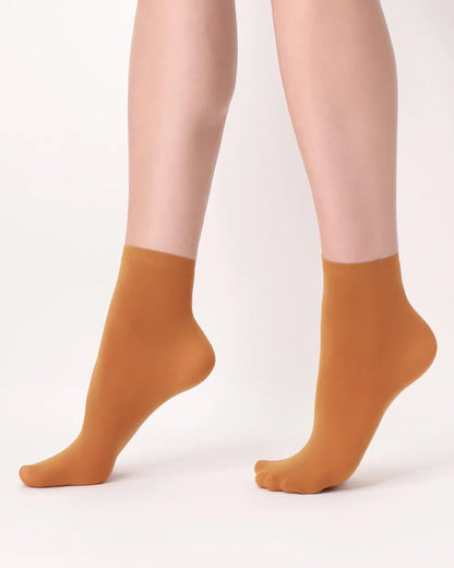 Oroblù All Colors Sock - Soft plain rusty orange (sienna) opaque ankle tube socks with plain cuff.