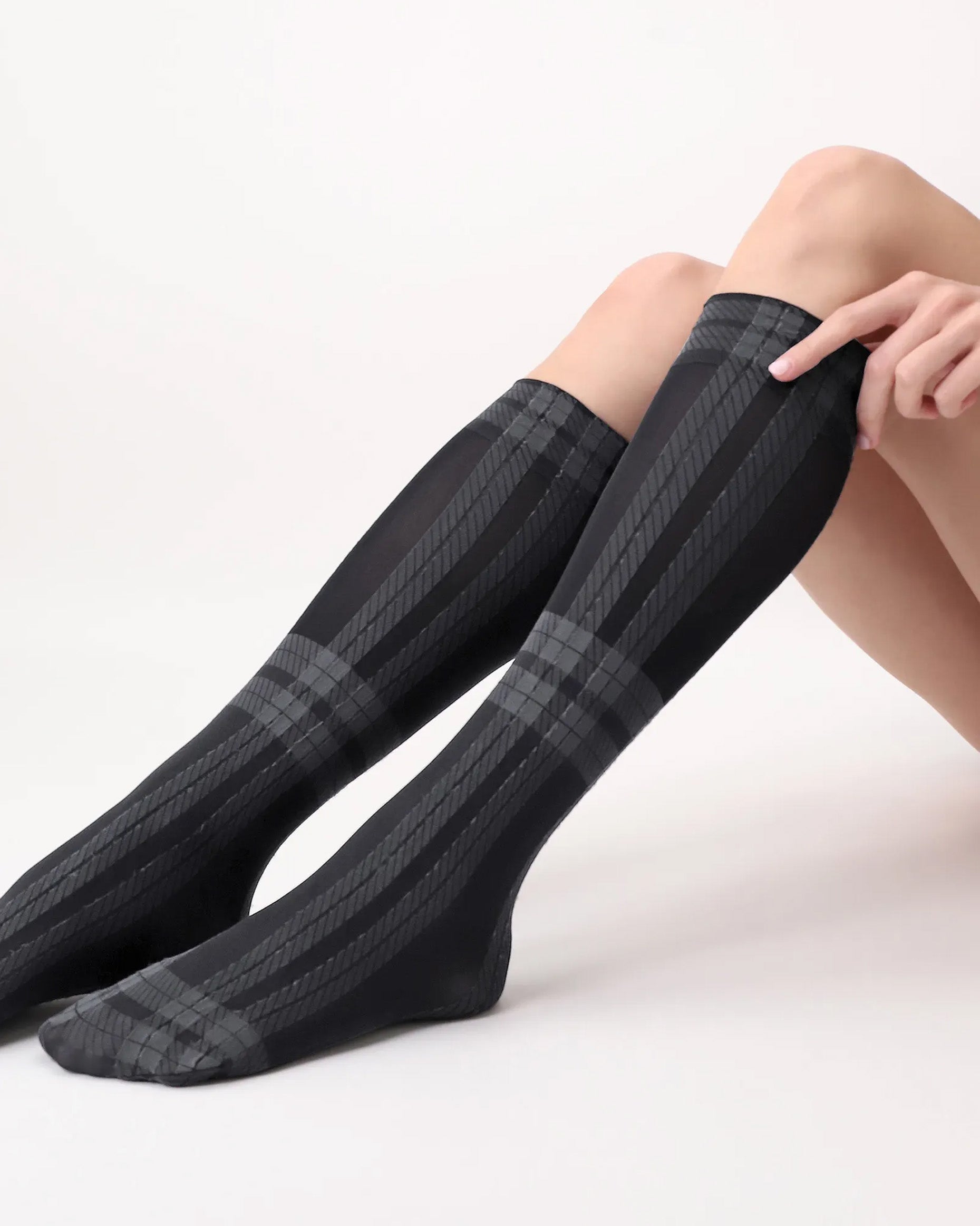 Oroblù All Colors Scottish Knee-Highs - Soft opaque fashion knee-high socks with a woven tartan style pattern and hidden elasticated cuff in dark grey and medium grey.