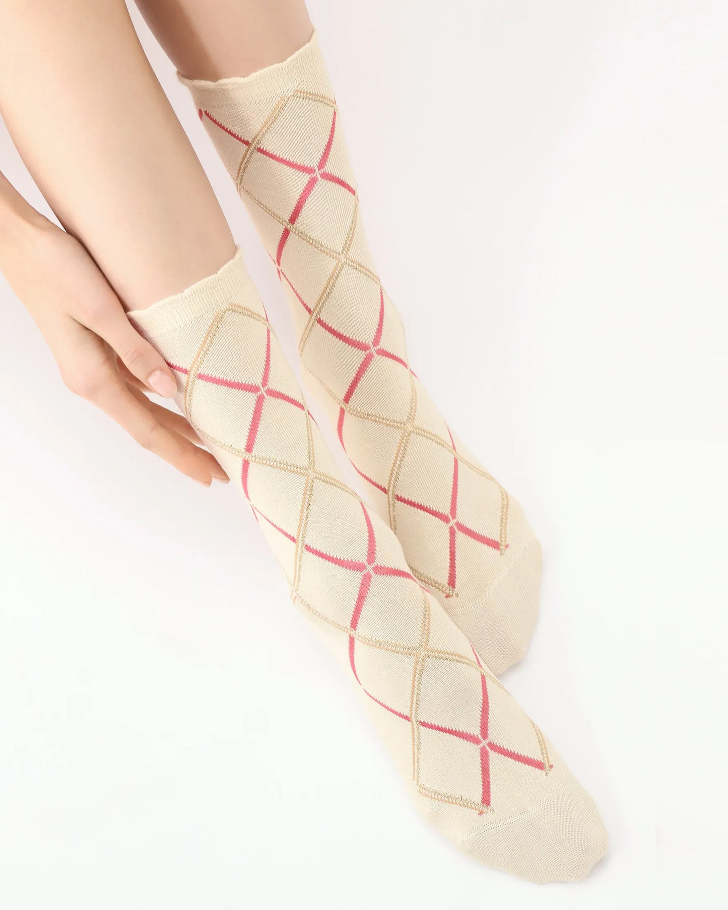 Oroblù British Socks - Soft cream viscose mix fashion ankle socks with a linear diamond argyle style pattern in coral and sparkly gold lurex, shaped heel and flat toe seam.