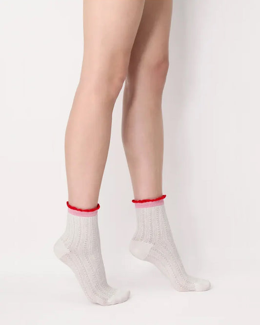 Oroblù Likeable Calzino - Soft cotton ankle socks with a cable rib and pink and red frill cuff. Side view