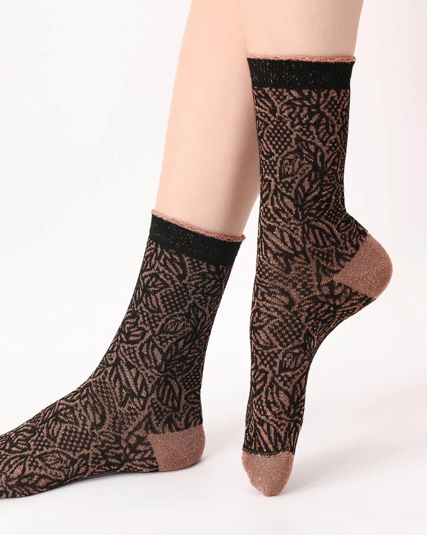 Oroblù Luxury Sock - Rose gold and black soft viscose mix fashion ankle socks with a leaf and spot style style pattern with sparkly lurex throughout, shaped heel and flat toe seam.