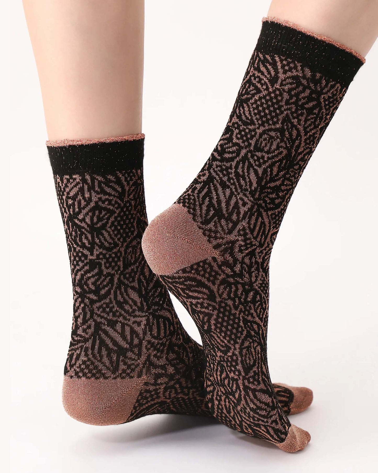 Oroblù Luxury Sock - Rose gold and black soft viscose mix fashion ankle socks with a leaf and spot style style pattern with sparkly lurex throughout, shaped heel and flat toe seam. Side view.