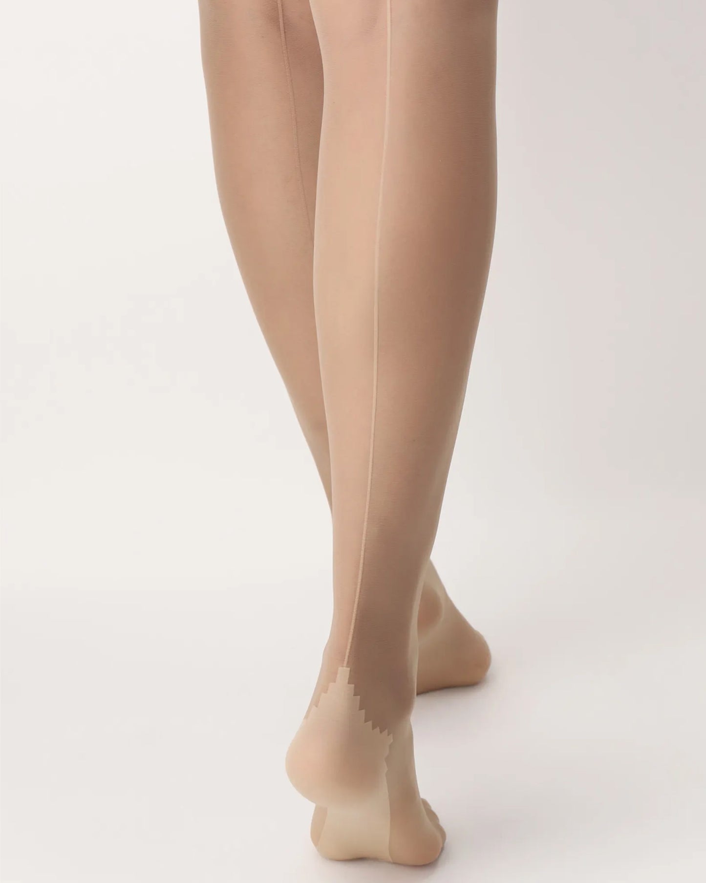 Oroblù Riga 20 Collant - Sheer nude tights with a subtle nude back seam line with black opaque sole, cuban heel, flat seams, cotton gusset and invisible toe.