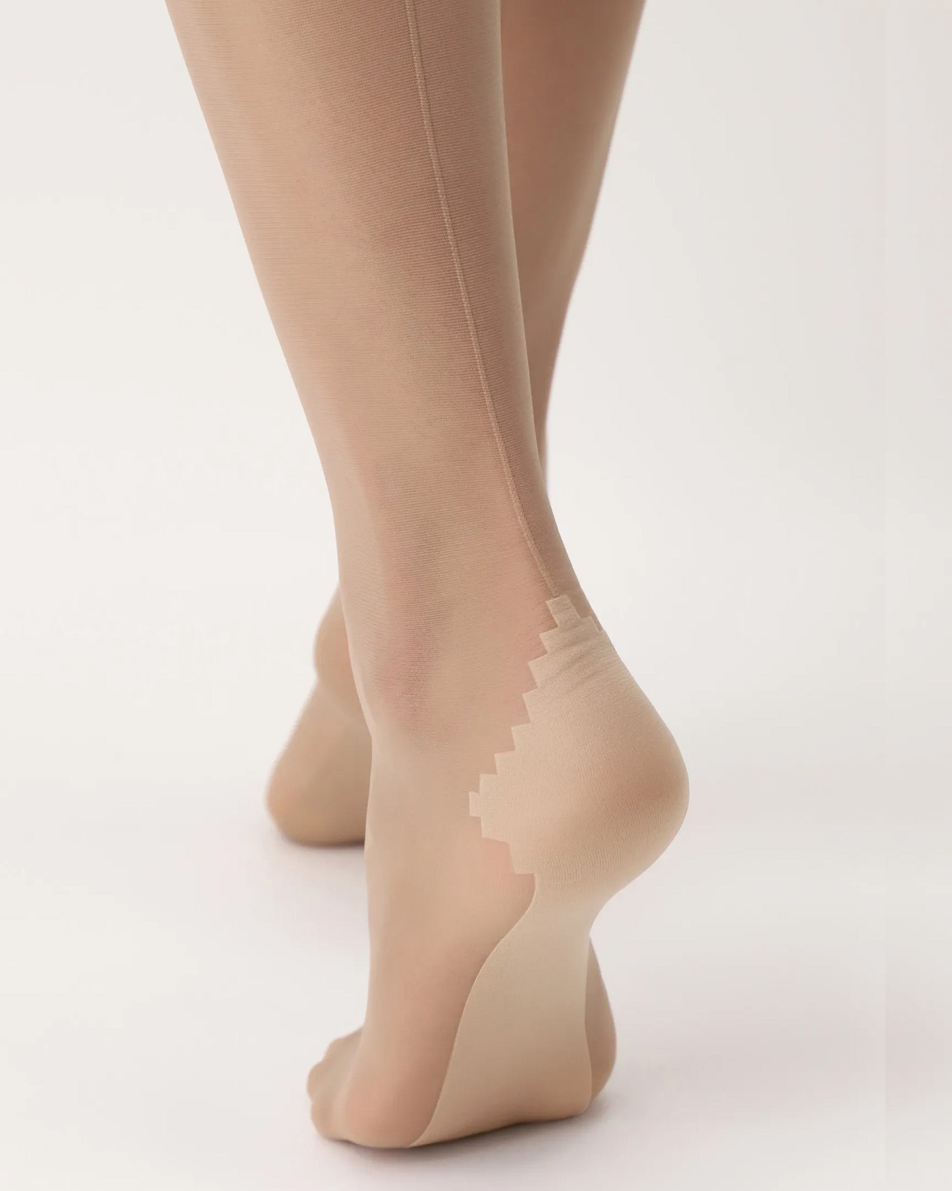 Oroblù Riga 20 Collant - Sheer nude tights with a subtle nude back seam line with black opaque sole, cuban heel, flat seams, cotton gusset and invisible toe.