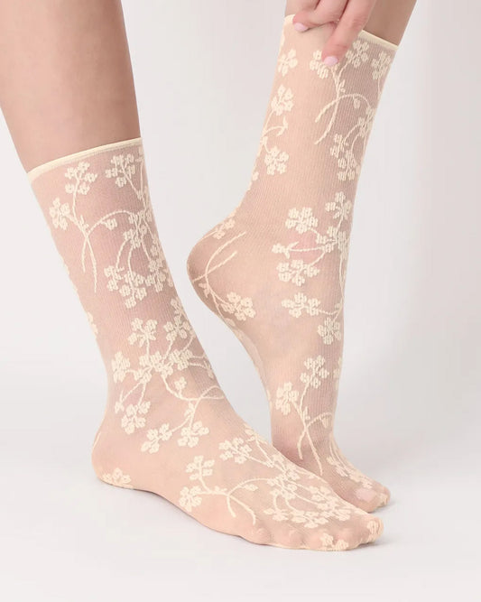 Oroblù Spring Flowers Sock - Sheer light pale yellow fashion ankle socks with a woven floral pattern and no cuff roll top.