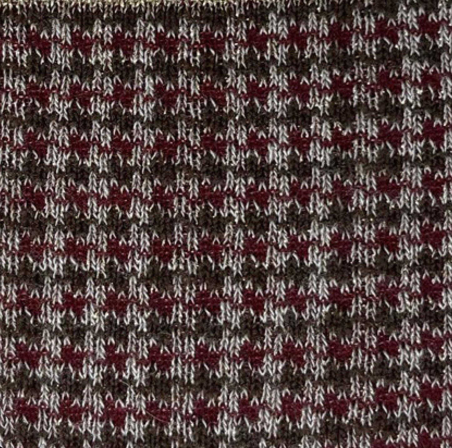 SiSi Oxford Calzino - beige, brown and wine micro houndstooth pattern swatch.