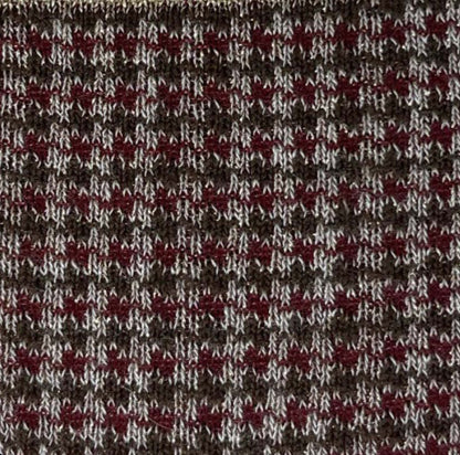 SiSi Oxford Calzino - beige, brown and wine micro houndstooth pattern swatch.