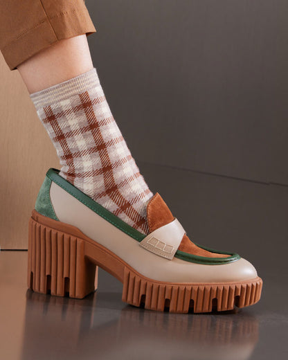 SiSi Vichy Calzino - Soft cotton mix crew length ankle socks with a gingham check style pattern, shaped heel and a sparkly lurex striped cuff in beige, brown and gold. Worn with chunky healed brogues and cropped tan pants.