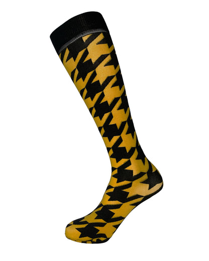 Trasparenze Cpernicus Knee-highs - Mustard opaque fashion knee-high socks with a bold and large black houndstooth pattern with contrasting colour and deep comfort cuff.