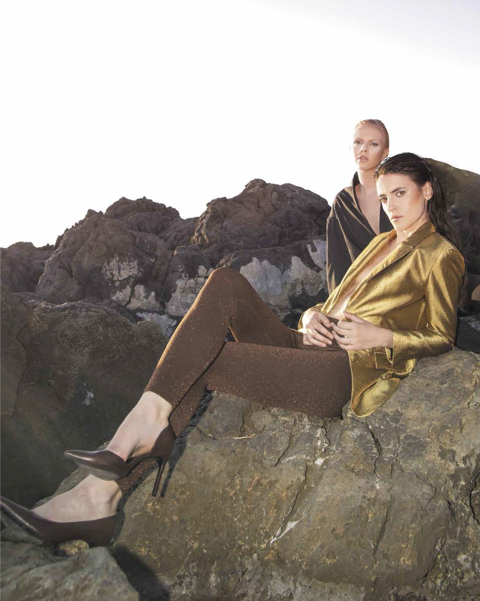 Trasparenze Solaris Pantacollant - Brown opaque seamless leggings with sparkly metallic bronze lurex yarn and deep elasticated waistband. Worn with satin mustard coloured blouse.