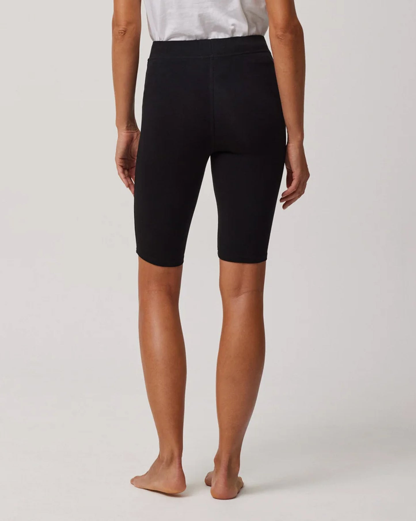 Ysabel Mora 70217 Cotton knee length bicycle shorts in black (back view).