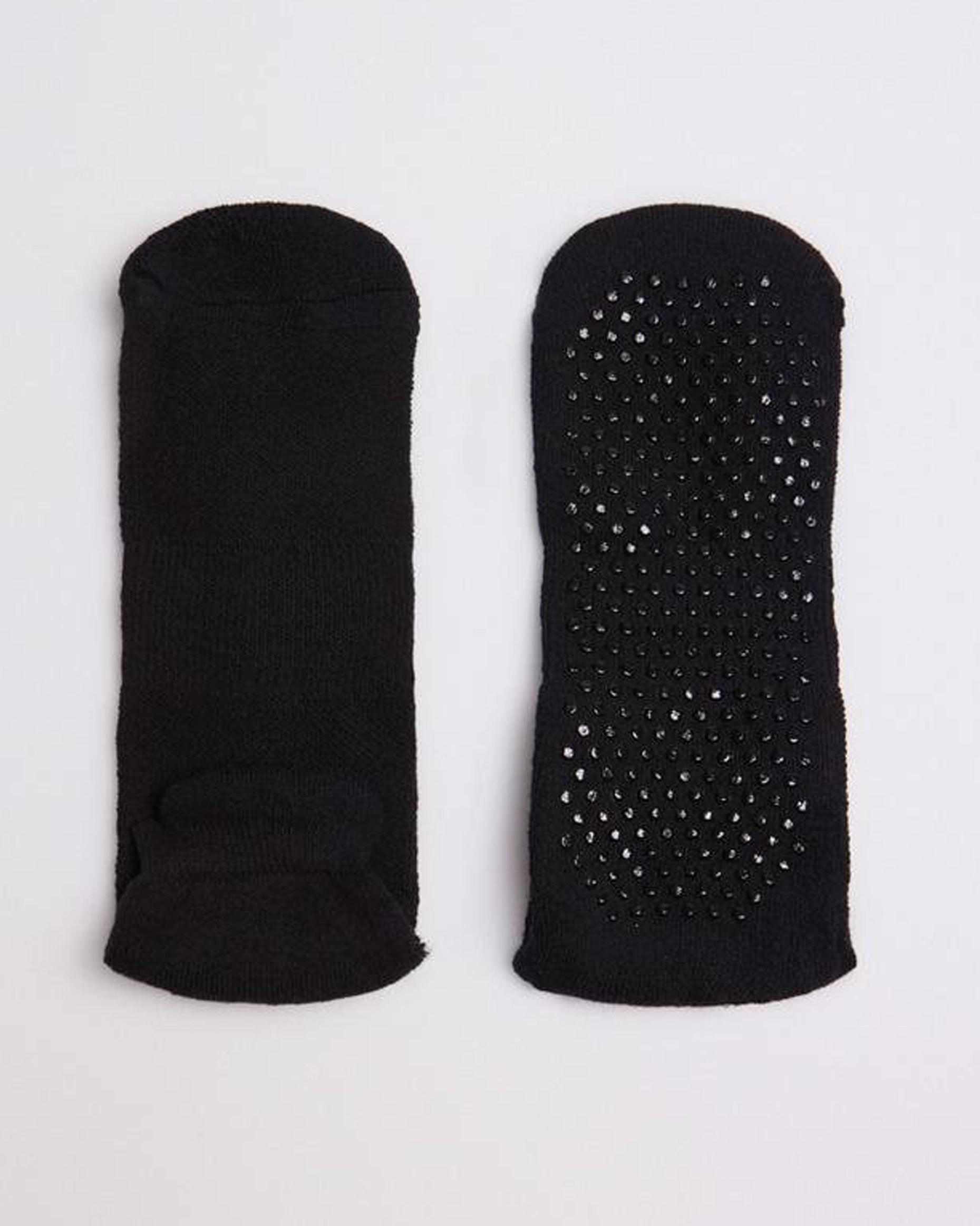 Ysabel Mora - 17392 Yoga Sock - black cotton low ankle grip socks, available in men and women's sizes