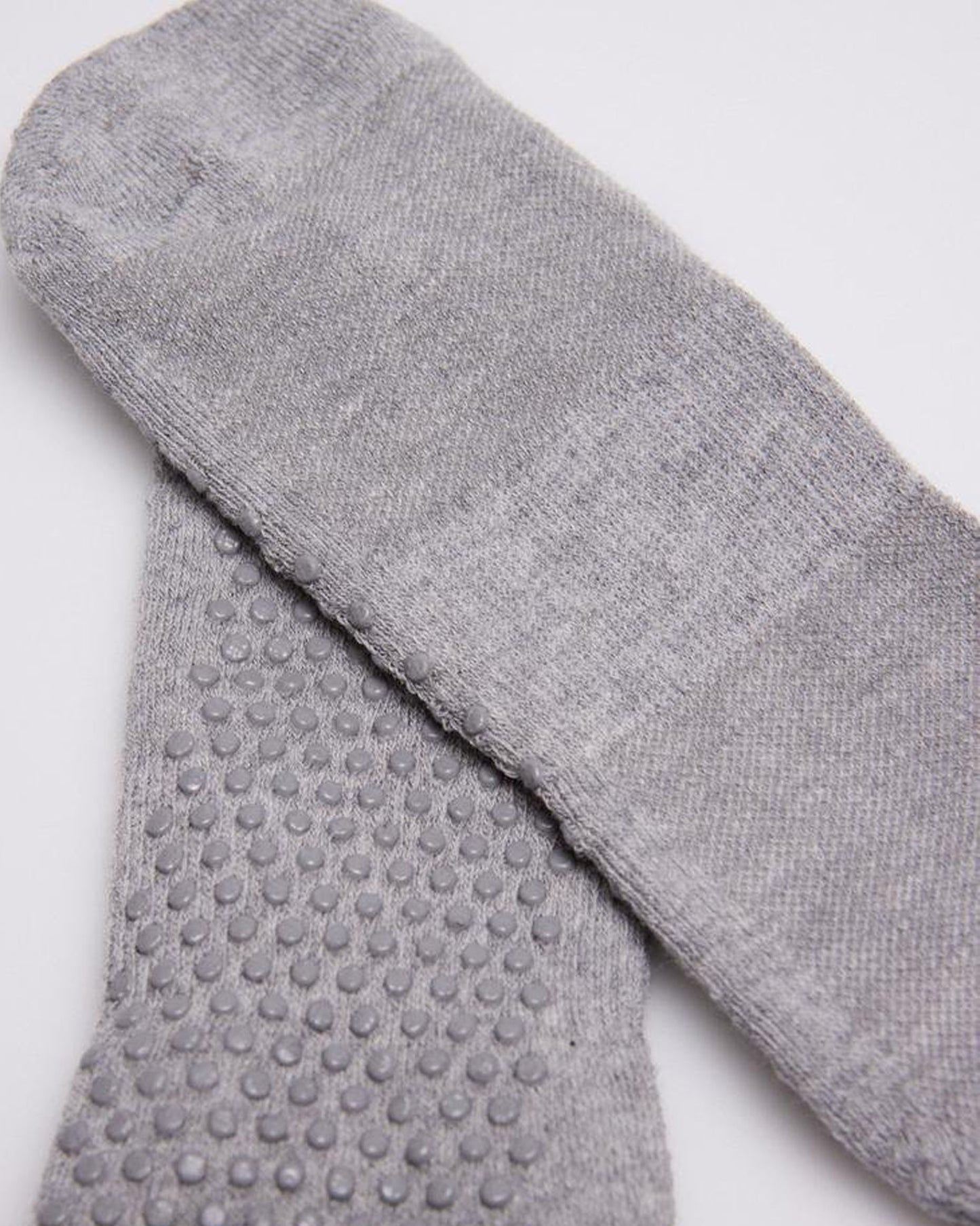 Ysabel Mora - 17392 Yoga Sock - light grey cotton low ankle grip socks, available in men and women's sizes