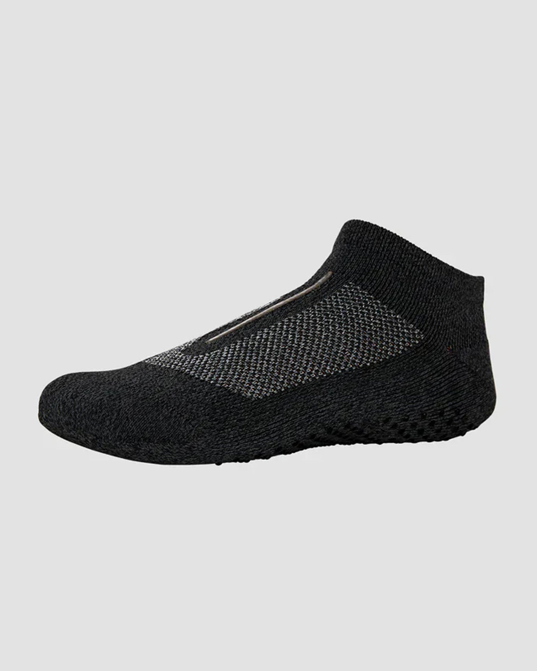 Ysabel Mora 17396 Yoga & Pilates Sock - Black and grey breathable low ankle sports socks with a dotted anti-slip sole and arch support.