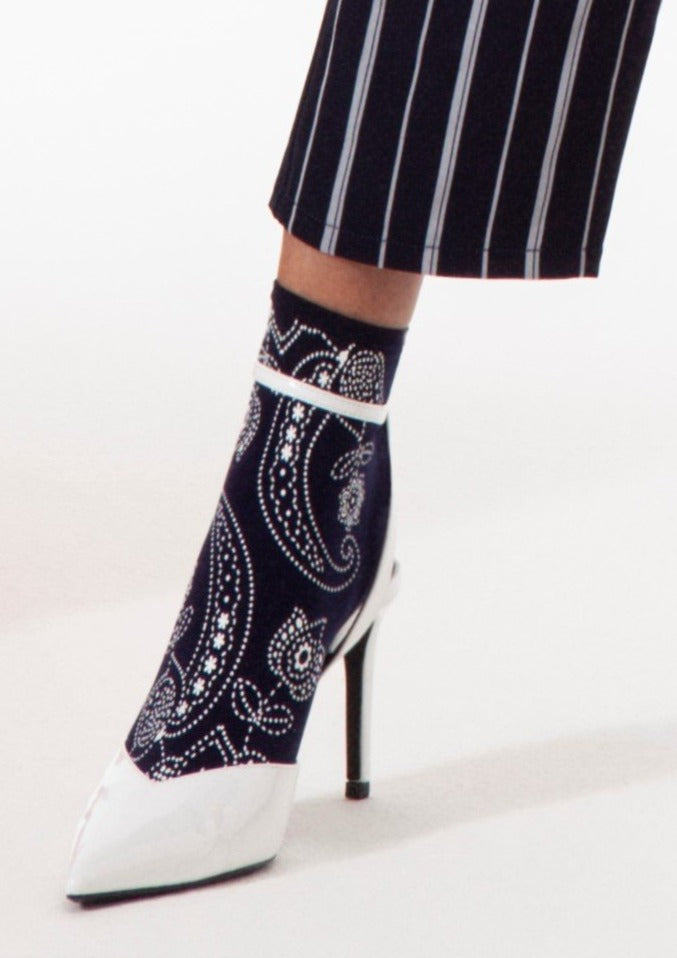 Omsa 3573 Fiore E Perle Calzino - Navy opaque fashion ankle socks with white paisley print pattern