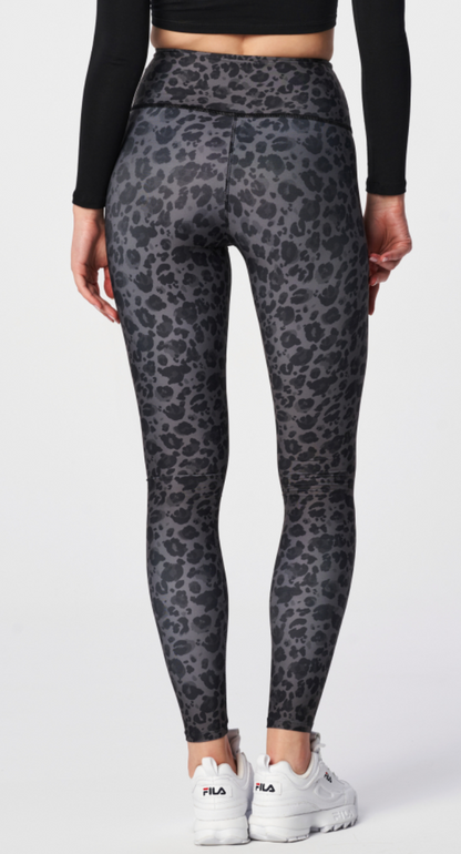 Carpatree Leopard Print Leggings - High waisted white sports leggings with a printed leopard print style pattern in shades of grey. Made of breathable quick drying thermoactive fabric these leggings have flat seams are soft and stretchy allowing you to train effectively and comfortably.