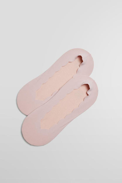 Ysabel Mora 12854 Scalloped Liners - Light ribbed pale pastel blush pink microfibre shoe liner invisible socks with scalloped edge and anti-slip silicone grip on heel.