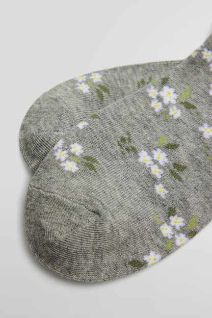 Ysabel Mora 12862 Flowers & Lemons Socks 2 Pack -Two pack of low quarter high ankle socks, one pair has a small floral and leaf pattern and the other has lemons, leaves and flowers pattern.